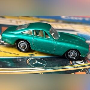 Vintage Matchbox 1965 No 65 Ferrari Berlinetta Green Lesney England